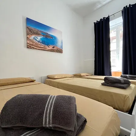 Vakantiehuis Large Full House - Sleeps 9 Sliema