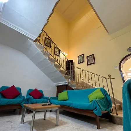 Vakantiehuis Large Full House - Sleeps 9 *