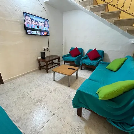 Vakantiehuis Large Full House - Sleeps 9 *