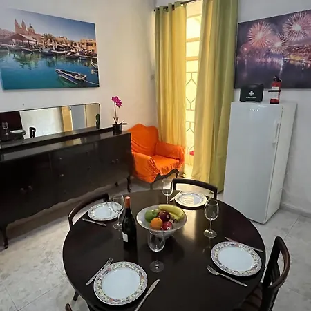 Large Full House - Sleeps 9 * Sliema