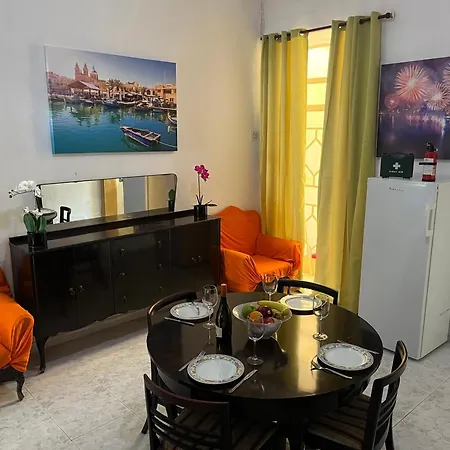 Vakantiehuis Large Full House - Sleeps 9 Sliema